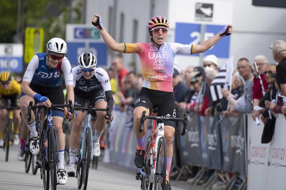 Finishphoto of Marta Bastianelli winning Bretagne Ladies Tour CERATIZIT Stage 1.