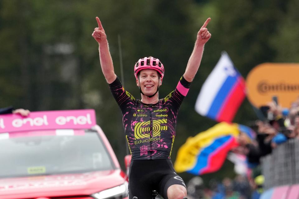Finishphoto of Georg Steinhauser winning Giro d'Italia Stage 17.